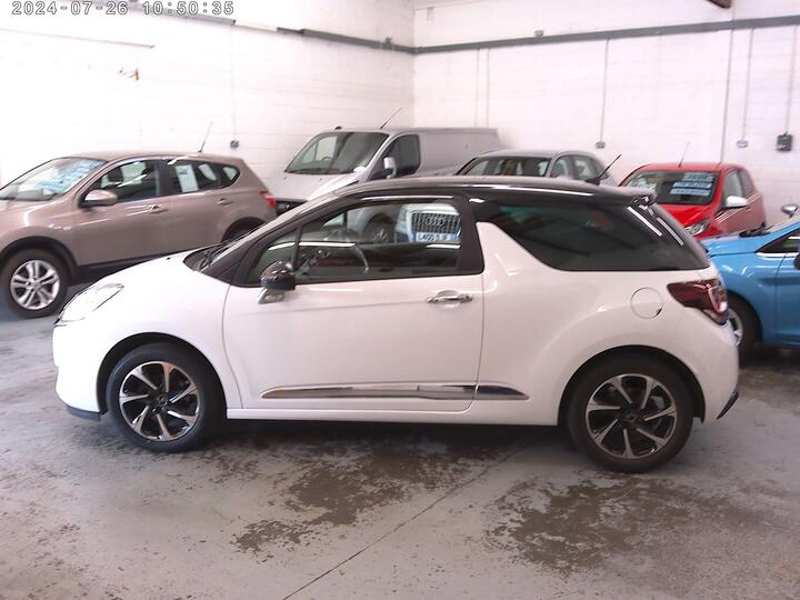 DS AUTOMOBILES DS 3 1.2 PureTech Elegance Euro 6 (s/s) 3dr DS AUTOMOBILES DS 3 1.2 PureTech Elegance Euro 6 (s/s) 3dr