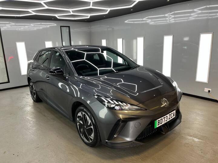 MG MG 4 64kWh SE Long Range Auto 5dr