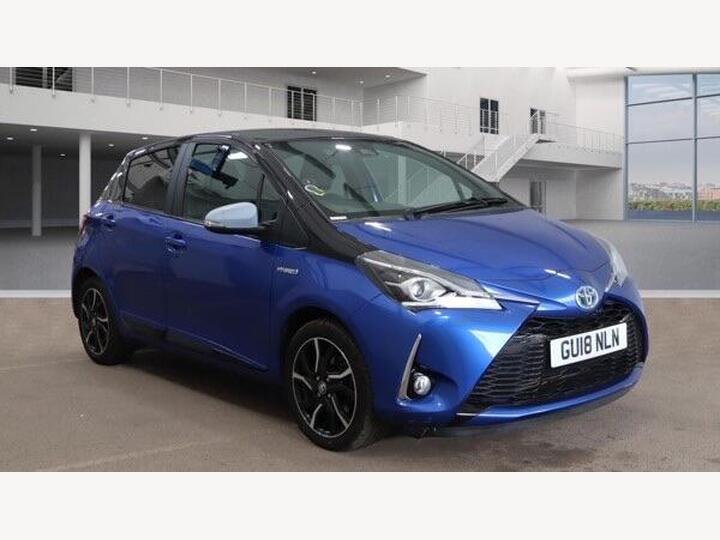 Toyota Yaris 1.5 VVT-h Grey Bi-Tone E-CVT Euro 6 (s/s) 5dr