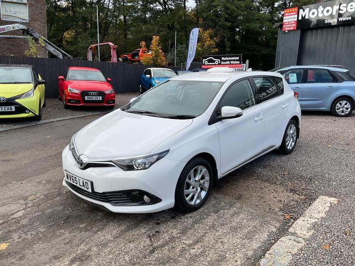 Toyota Auris 1.2 VVT-i Business Edition Euro 6 (s/s) 5dr (Safety Sense) Toyota Auris 1.2 VVT-i Business Edition Euro 6 (s/s) 5dr (Safety Sense)