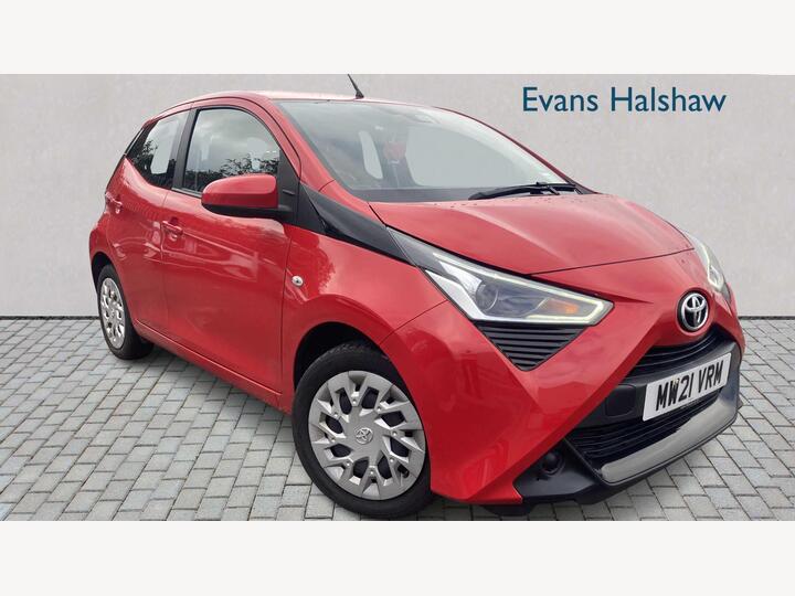 Toyota Aygo 1.0 VVT-i X-play Euro 6 (s/s) 5dr Toyota Aygo 1.0 VVT-i X-play Euro 6 (s/s) 5dr