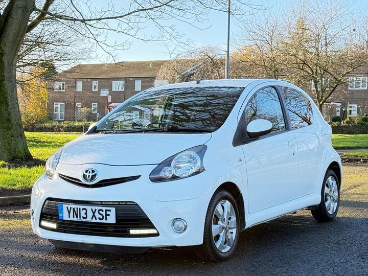 Toyota AYGO 1.0 VVT-i Fire Euro 5 5dr Toyota AYGO 1.0 VVT-i Fire Euro 5 5dr