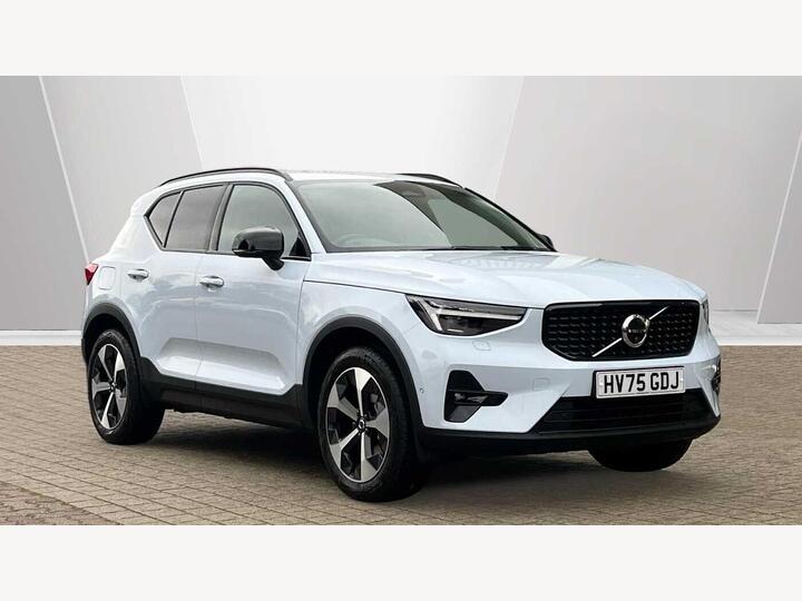 Volvo XC40 2.0 B3 MHEV Plus Dark DCT Auto Euro 6 (s/s) 5dr