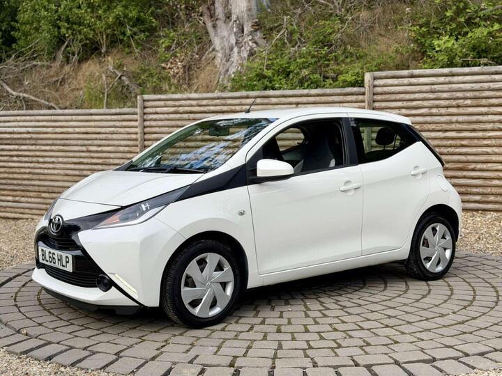 Toyota AYGO 1.0 VVT-i X-play X-shift Euro 6 5dr