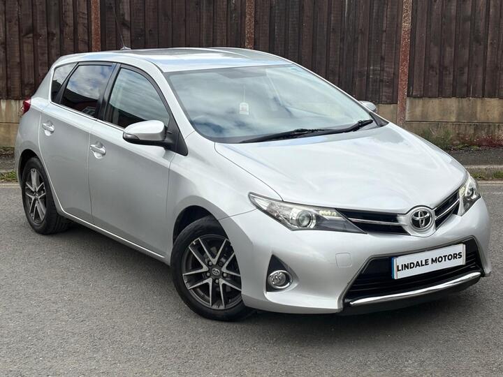 Toyota Auris 1.4 D-4D Icon Plus Euro 5 (s/s) 5dr Toyota Auris 1.4 D-4D Icon Plus Euro 5 (s/s) 5dr