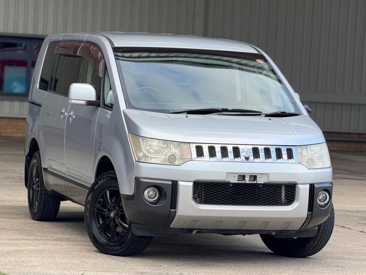 Mitsubishi Delica D5 2.4 G PREMIUM PACKAGE 4WD PETROL AUTO