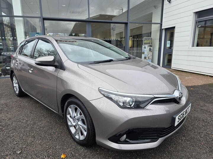 Toyota Auris 1.6 D-4D Icon Euro 6 (s/s) 5dr Toyota Auris 1.6 D-4D Icon Euro 6 (s/s) 5dr