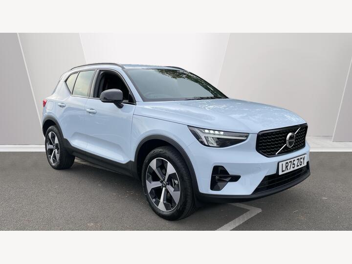 Volvo XC40 2.0 B3 MHEV Plus Dark DCT Auto Euro 6 (s/s) 5dr