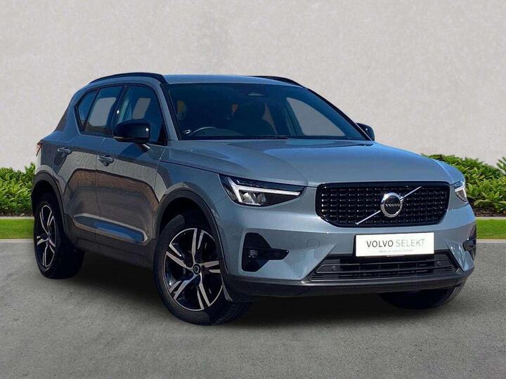 Volvo XC40 2.0 B3 MHEV Plus Dark DCT Auto Euro 6 (s/s) 5dr