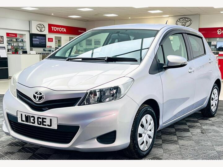 Toyota Yaris 1.33 Dual VVT-i TR Multidrive S Euro 5 5dr Toyota Yaris 1.33 Dual VVT-i TR Multidrive S Euro 5 5dr