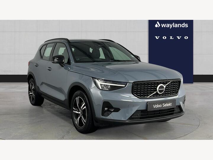 Volvo XC40 2.0 B3 MHEV Plus Dark DCT Auto Euro 6 (s/s) 5dr