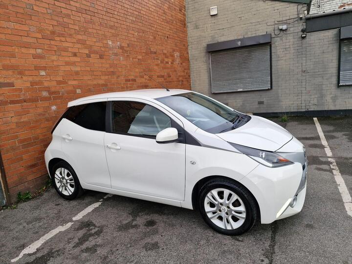 Toyota AYGO 1.0 VVT-i X-pure Euro 6 5dr Toyota AYGO 1.0 VVT-i X-pure Euro 6 5dr