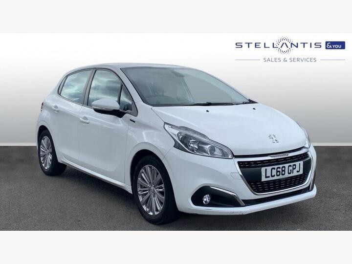 Peugeot 208 1.2 PureTech Signature Euro 6 (s/s) 5dr Peugeot 208 1.2 PureTech Signature Euro 6 (s/s) 5dr