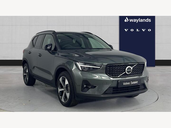 Volvo XC40 2.0 B3 MHEV Plus Dark DCT Auto Euro 6 (s/s) 5dr