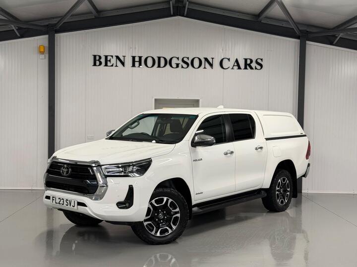 Toyota HI-LUX 2.4 D-4D Invincible Auto 4WD Euro 6 (s/s) 4dr
