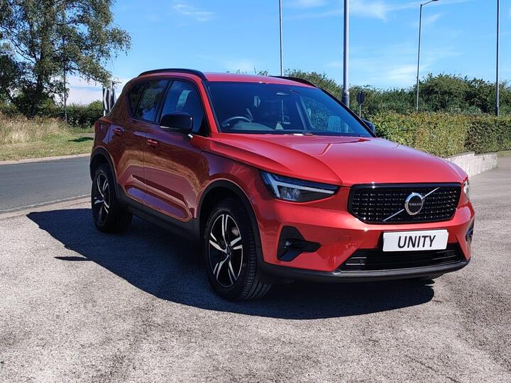 Volvo XC40 2.0 B3 MHEV Plus Dark DCT Auto Euro 6 (s/s) 5dr