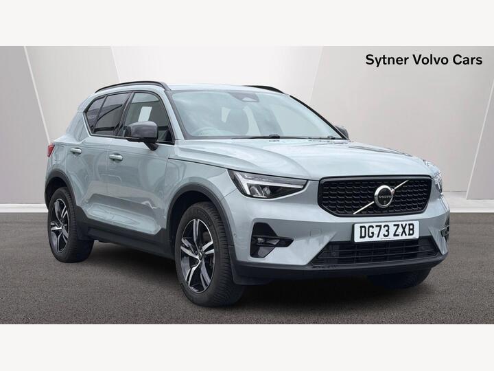 Volvo XC40 2.0 B3 MHEV Plus Dark DCT Auto Euro 6 (s/s) 5dr