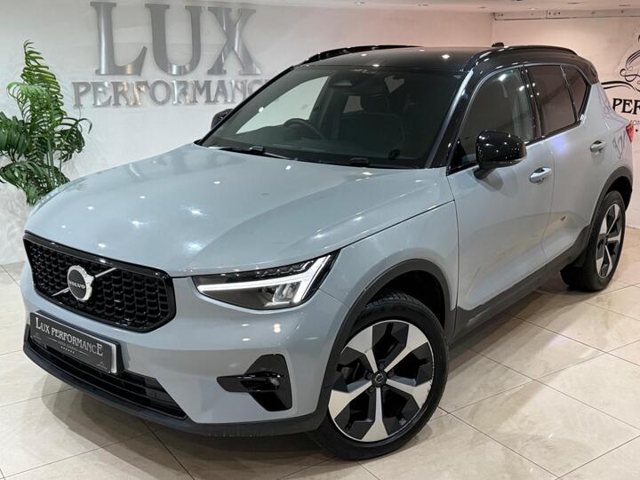 Volvo XC40 2.0 B3 MHEV Plus Dark DCT Auto Euro 6 (s/s) 5dr