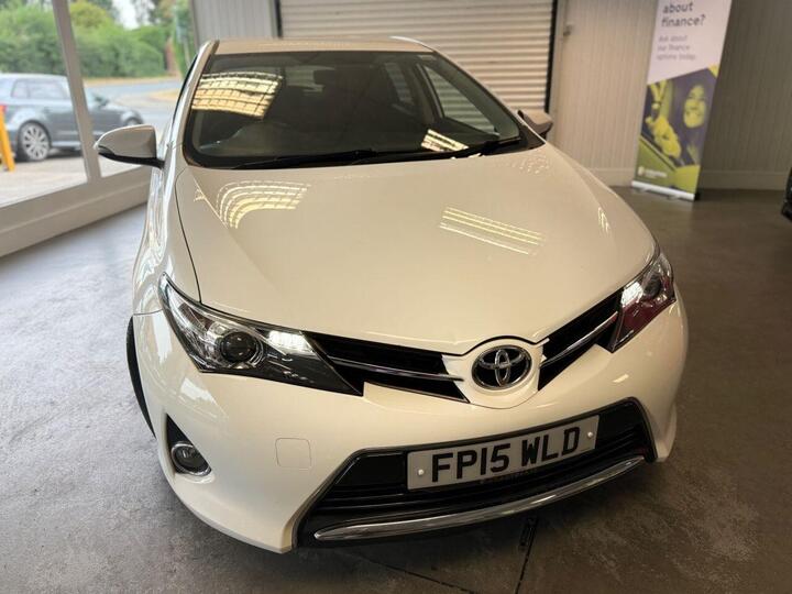 Toyota AURIS 1.6 V-Matic Icon Plus Euro 5 5dr