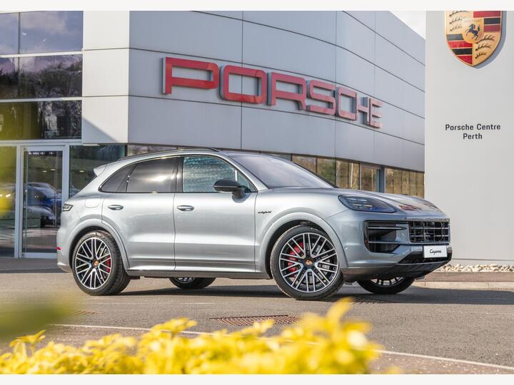 Porsche Cayenne 3.0 V6 E-Hybrid 25.9kWh S Black Edition TiptronicS 4WD Euro 6 (s/s) 5dr