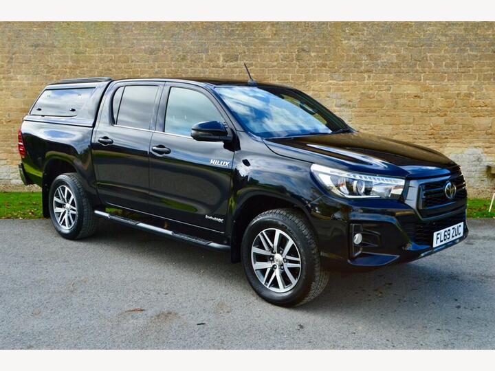 Toyota Hilux 2.4 D-4D Invincible X 4WD Euro 6 (s/s) 4dr (TSS)