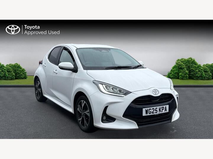 Toyota Yaris 1.5 VVT-h Design E-CVT Euro 6 (s/s) 5dr Toyota Yaris 1.5 VVT-h Design E-CVT Euro 6 (s/s) 5dr