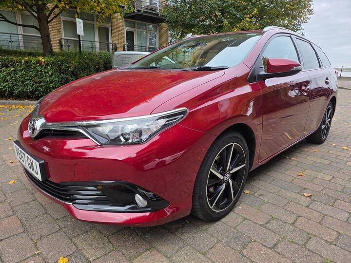 Toyota Auris 1.6 D-4D Design Touring Sports Euro 6 (s/s) 5dr (Safety Sense) Toyota Auris 1.6 D-4D Design Touring Sports Euro 6 (s/s) 5dr (Safety Sense)