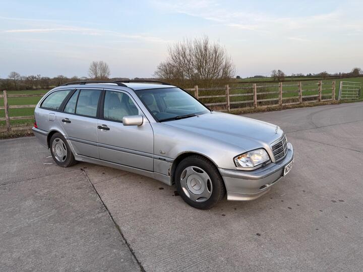 Mercedes-Benz C Class 2.4 C240 Classic 5dr Mercedes-Benz C Class 2.4 C240 Classic 5dr