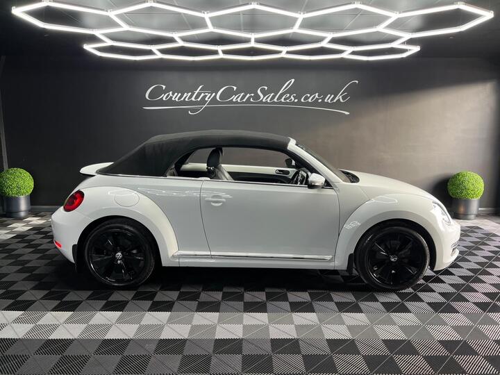 Volkswagen Beetle 2.0 TDI BlueMotion Tech Design Cabriolet Euro 6 (s/s) 2dr Volkswagen Beetle 2.0 TDI BlueMotion Tech Design Cabriolet Euro 6 (s/s) 2dr