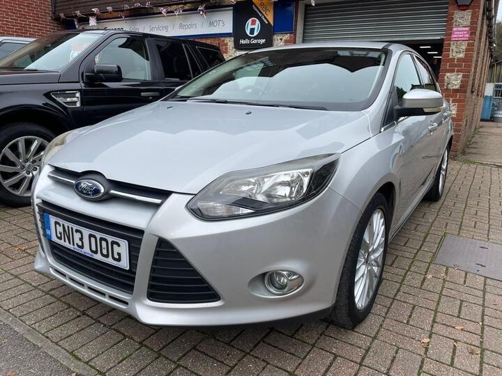 Ford Focus 1.0T EcoBoost Zetec Euro 5 (s/s) 5dr
