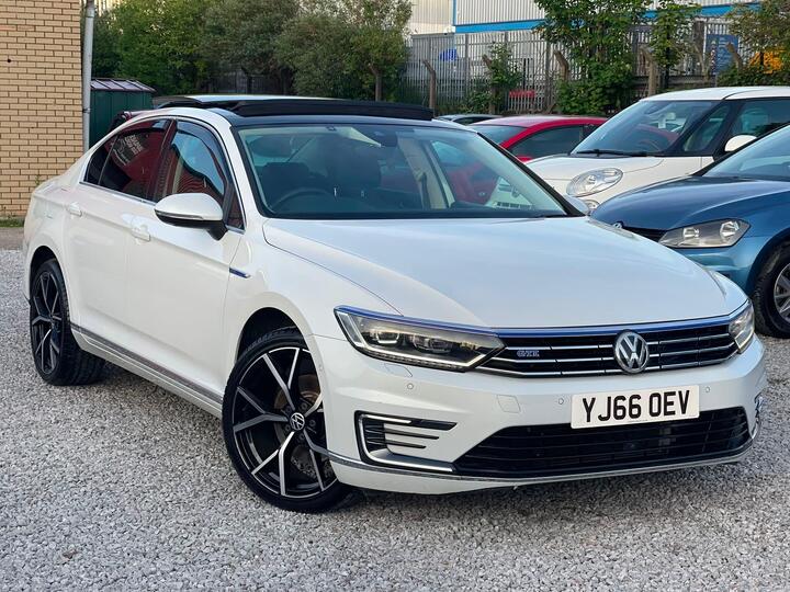Volkswagen Passat 1.4 TSI GTE Advance DSG Euro 6 (s/s) 4dr Volkswagen Passat 1.4 TSI GTE Advance DSG Euro 6 (s/s) 4dr