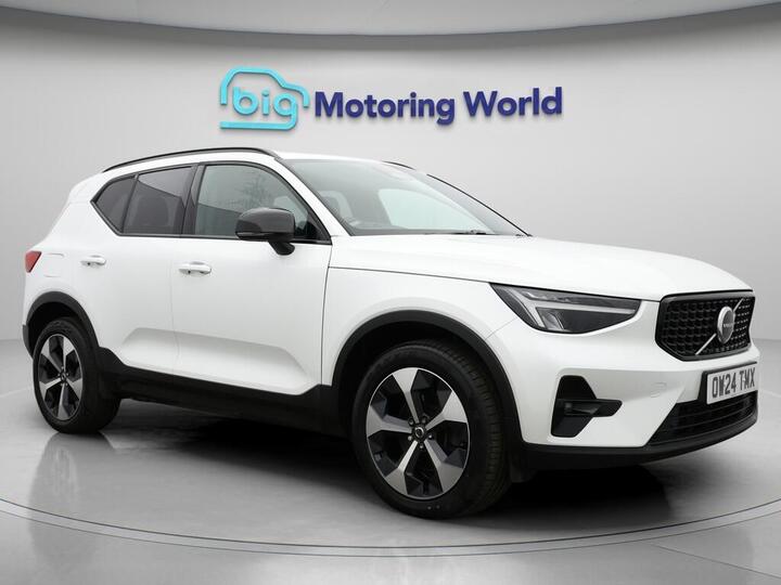 Volvo XC40 2.0 B3 MHEV Plus Dark DCT Auto Euro 6 (s/s) 5dr