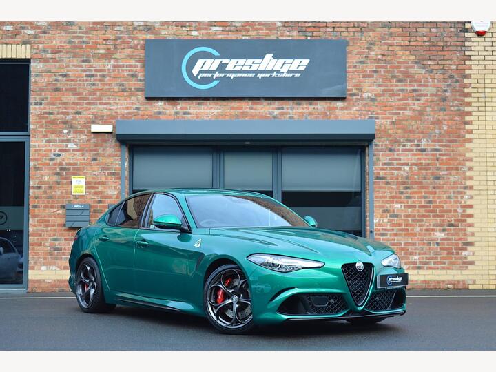 Alfa Romeo Giulia 2.9 V6 Bi-Turbo Quadrifoglio Auto Euro 6 (s/s) 4dr Alfa Romeo Giulia 2.9 V6 Bi-Turbo Quadrifoglio Auto Euro 6 (s/s) 4dr
