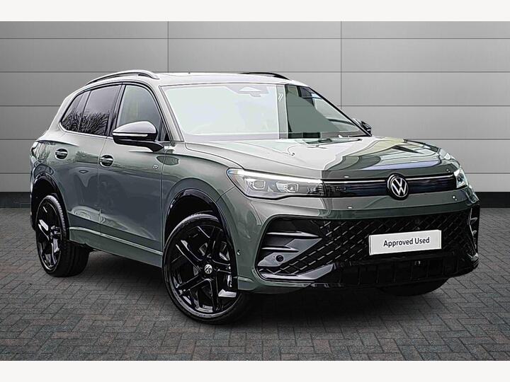 Volkswagen Tiguan 1.5 TSI EHybrid 19.7kWh R-Line DSG Euro 6 (s/s) 5dr Volkswagen Tiguan 1.5 TSI EHybrid 19.7kWh R-Line DSG Euro 6 (s/s) 5dr