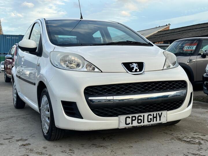 Peugeot 107 1.0 12V Urban 2 Tronic Euro 5 5dr Peugeot 107 1.0 12V Urban 2 Tronic Euro 5 5dr