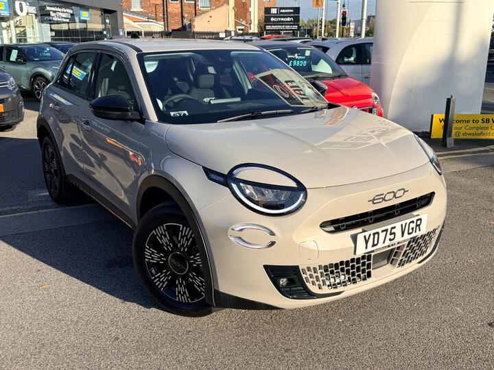 Fiat 600 1.2 MHEV E-DCT Euro 6 (s/s) 5dr