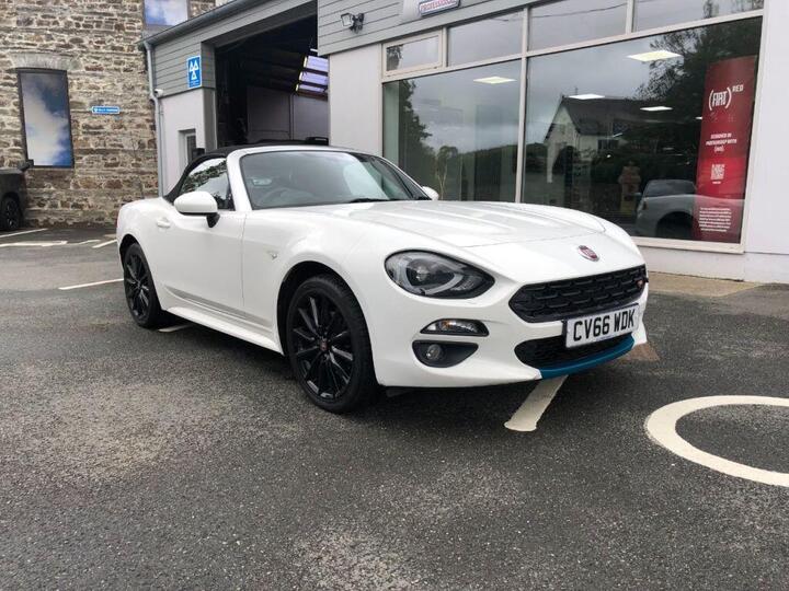 Fiat 124 Spider 1.4 MultiAir Lusso Plus Euro 6 2dr Fiat 124 Spider 1.4 MultiAir Lusso Plus Euro 6 2dr