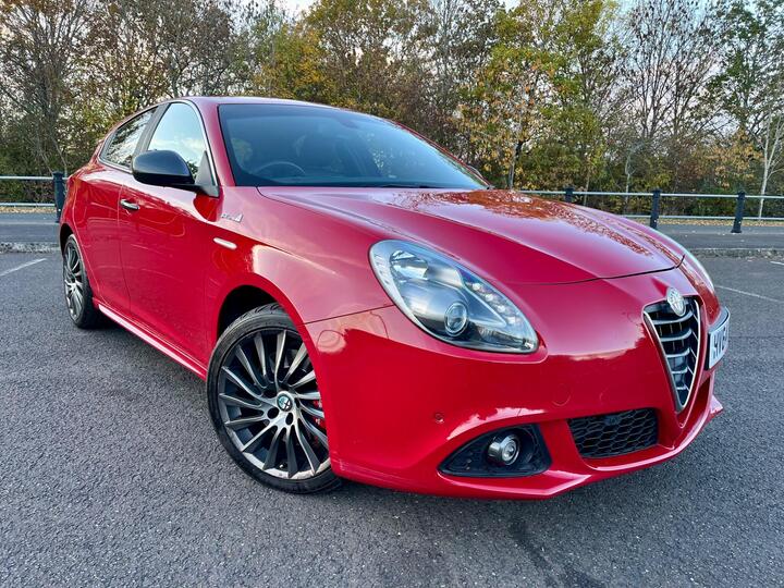 Alfa Romeo Giulietta 1.4 TB MultiAir QV Line Euro 6 (s/s) 5dr Alfa Romeo Giulietta 1.4 TB MultiAir QV Line Euro 6 (s/s) 5dr