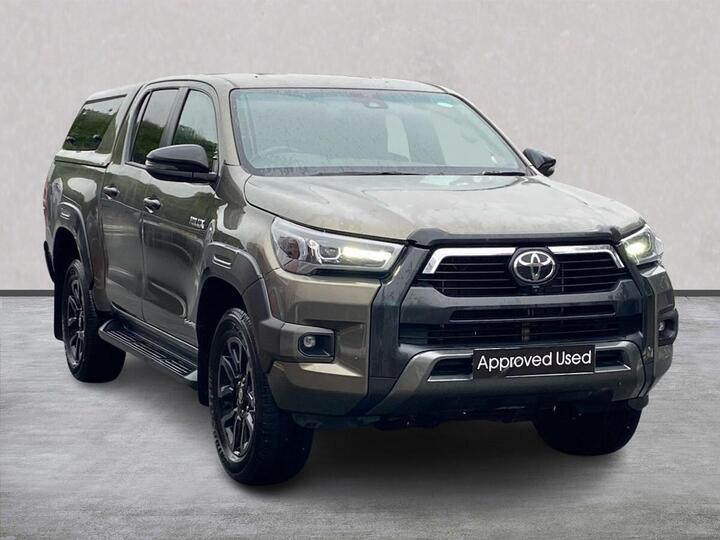 Toyota HILUX 2.8 D-4D Invincible X Auto 4WD Euro 6 (s/s) 4dr