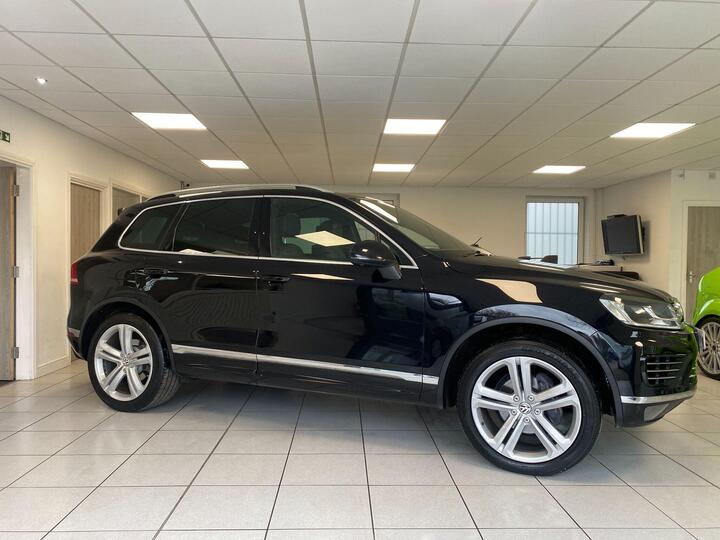 Volkswagen Touareg 3.0 TDI V6 BlueMotion Tech R-Line Plus Tiptronic 4WD Euro 6 (s/s) 5dr Volkswagen Touareg 3.0 TDI V6 BlueMotion Tech R-Line Plus Tiptronic 4WD Euro 6 (s/s) 5dr