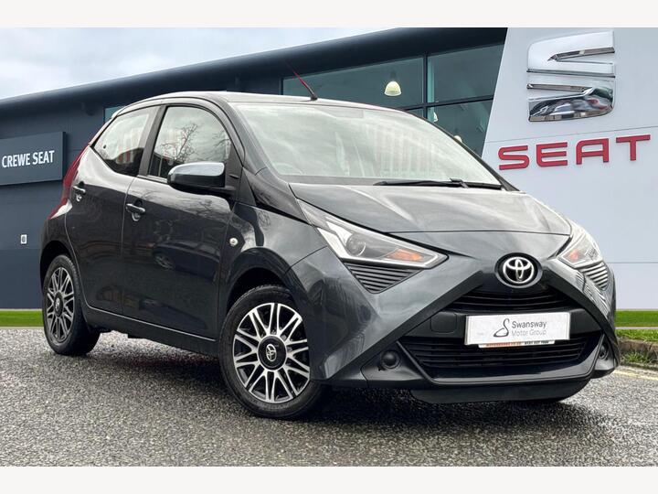 Toyota AYGO 1.0 VVT-i X-play Euro 6 5dr Toyota AYGO 1.0 VVT-i X-play Euro 6 5dr
