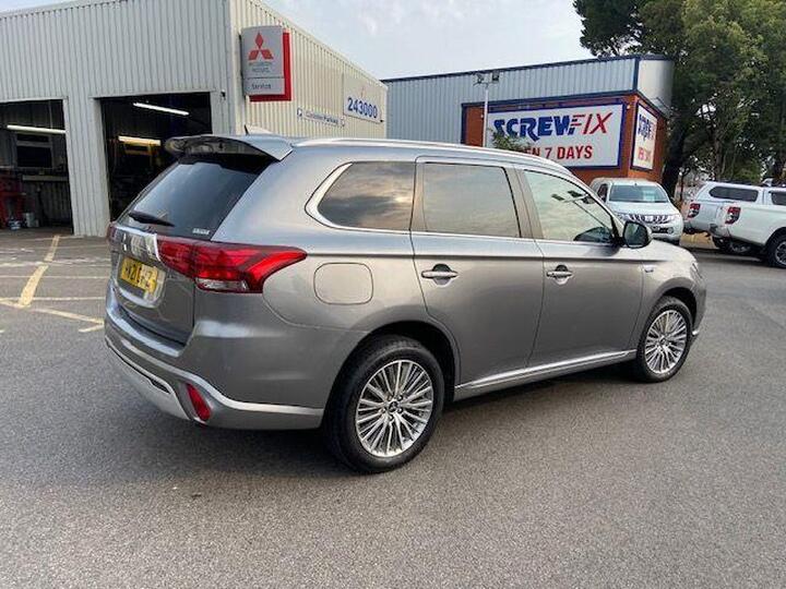 Mitsubishi Outlander 2.4h TwinMotor 13.8kWh Dynamic CVT 4WD Euro 6 (s/s) 5dr