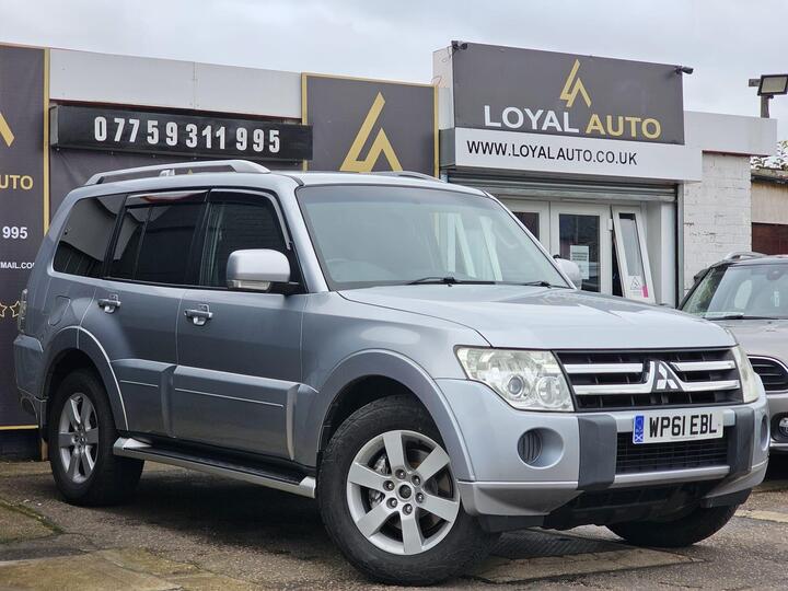 Mitsubishi Shogun 3.2 DI-DC Equippe Auto 4WD Euro 5 5dr LWB Mitsubishi Shogun 3.2 DI-DC Equippe Auto 4WD Euro 5 5dr LWB