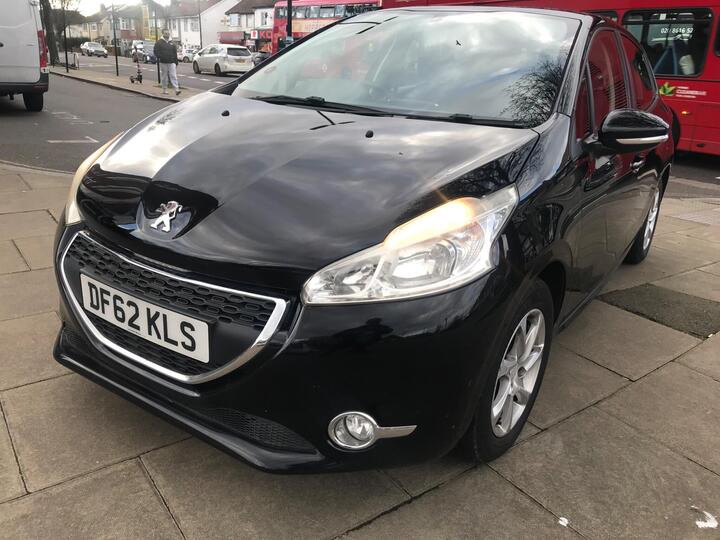 Peugeot 208 1.0 VTi Active Euro 5 5dr Peugeot 208 1.0 VTi Active Euro 5 5dr