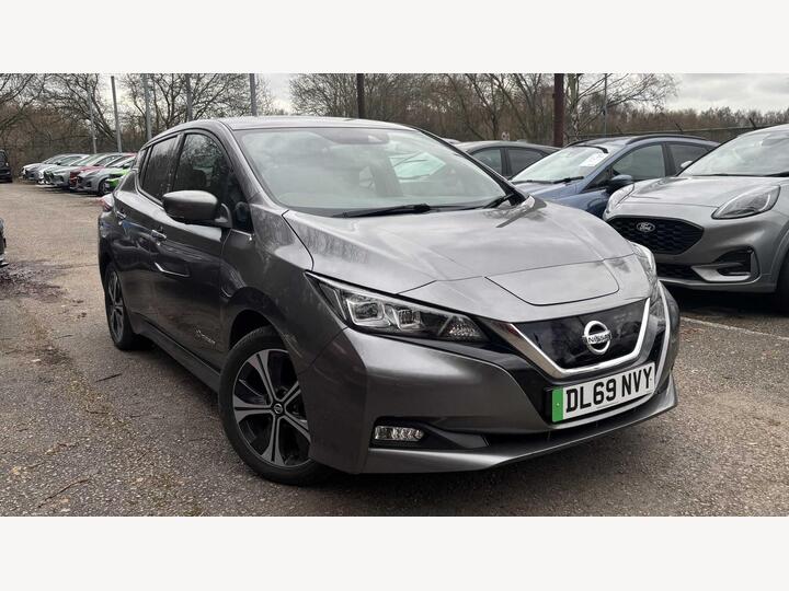 Nissan LEAF HATCHBACK 40kWh Tekna Auto 5dr Nissan LEAF HATCHBACK 40kWh Tekna Auto 5dr