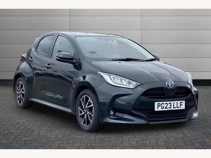 Toyota Yaris 1.5 VVT-h Design E-CVT Euro 6 (s/s) 5dr