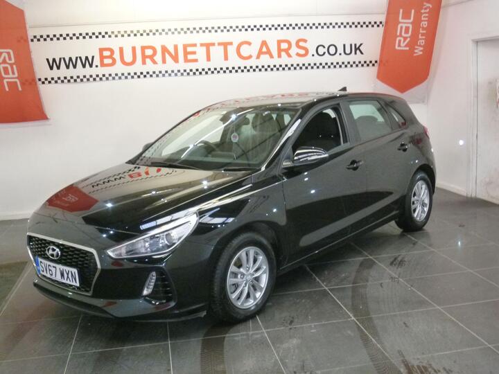 Hyundai I30 1.6 CRDi Blue Drive SE Euro 6 (s/s) 5dr Hyundai I30 1.6 CRDi Blue Drive SE Euro 6 (s/s) 5dr