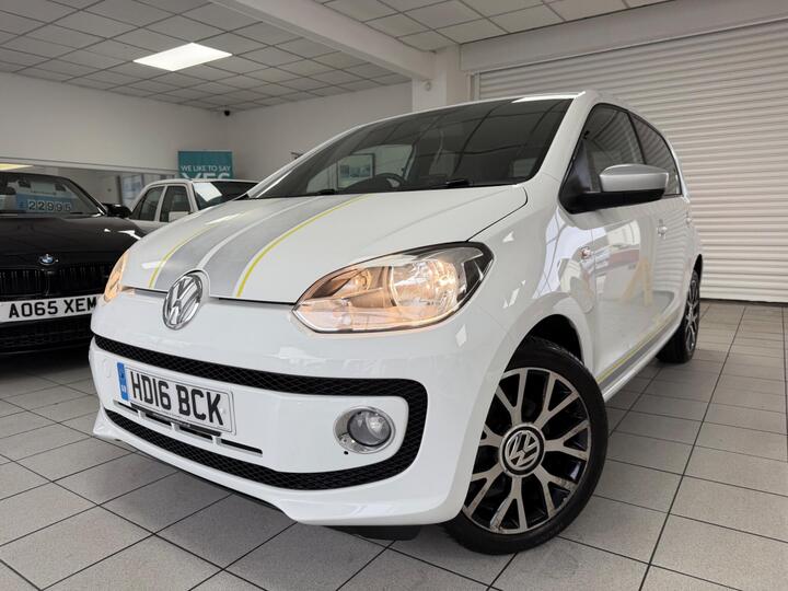 Volkswagen Up! 1.0 Street Up! Euro 6 5dr Volkswagen Up! 1.0 Street Up! Euro 6 5dr