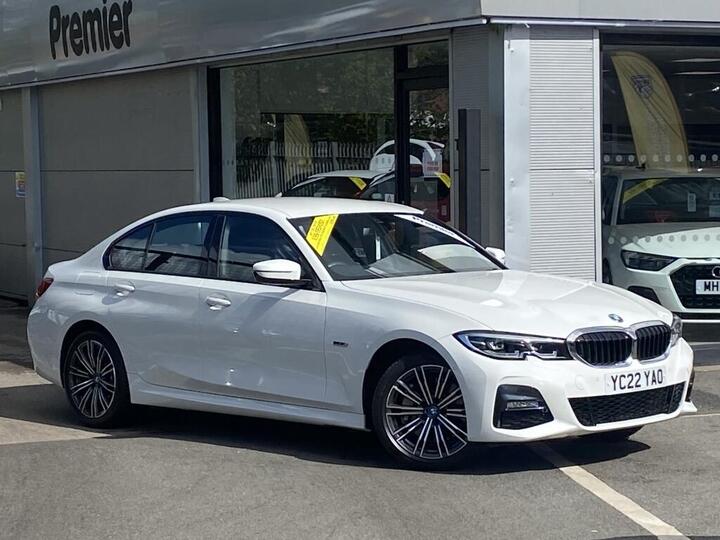 BMW 3 SERIES HYBRID ELECTRIC SALOON 2.0 330e 12kWh M Sport Auto Euro 6 (s/s) 4dr BMW 3 SERIES HYBRID ELECTRIC SALOON 2.0 330e 12kWh M Sport Auto Euro 6 (s/s) 4dr