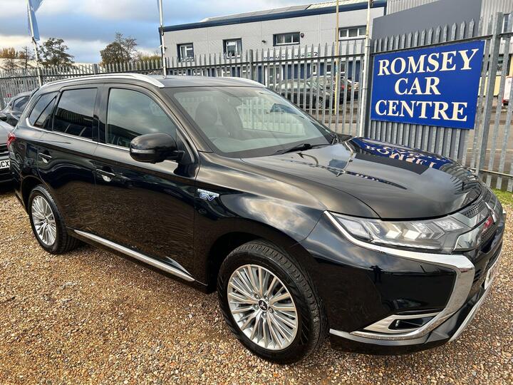 Mitsubishi Outlander 2.4h TwinMotor 13.8kWh 4h CVT 4WD Euro 6 (s/s) 5dr Mitsubishi Outlander 2.4h TwinMotor 13.8kWh 4h CVT 4WD Euro 6 (s/s) 5dr